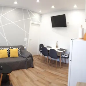 Lili In Pet Friendly, Free Parking Apartment Zadar